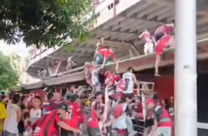 Hinchas del Cúcuta Deportivo en medio de disturbios en el General Santander. 