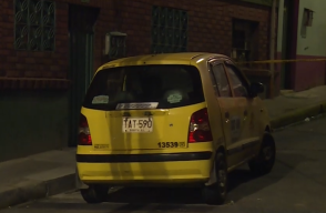 Grave intolerancia: taxista les disparó a dos personas que le pidieron mover el vehículo