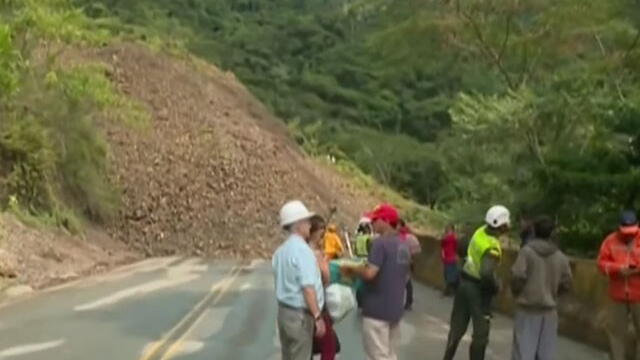 Más de 20 mil metros cúbicos de piedra y tierra taponan la autopista Medellín – Bogotá