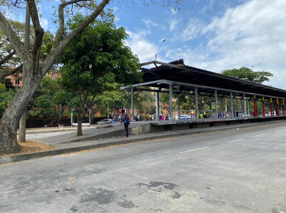 vandalismo en estacion del MIO Melendez de cali (1).jpeg