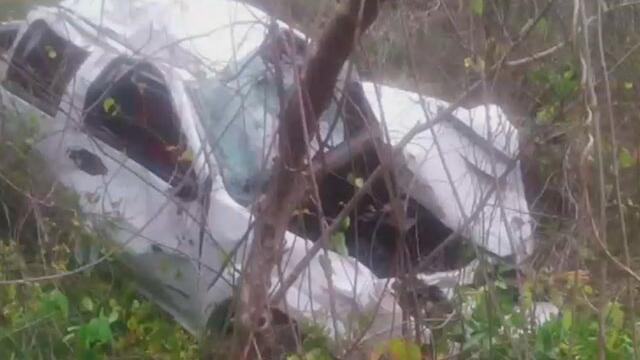 Camioneta se salió de la vía y rodó 150 metros en Santander: hay tres muertos