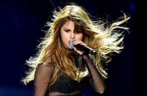 366633_selena.jpg