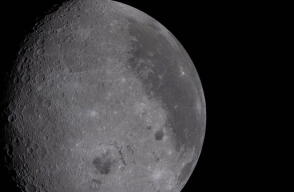La NASA detecta en la Luna el cráter reciente más grande registrado en el sistema solar
