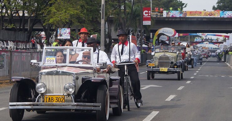 19-autos-antiguos-feria-de-cali-2015.jpg
