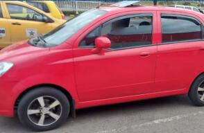 Joven está en grave lío por no hacer traspaso de un vehículo: ¿cómo se debe realizar este trámite?