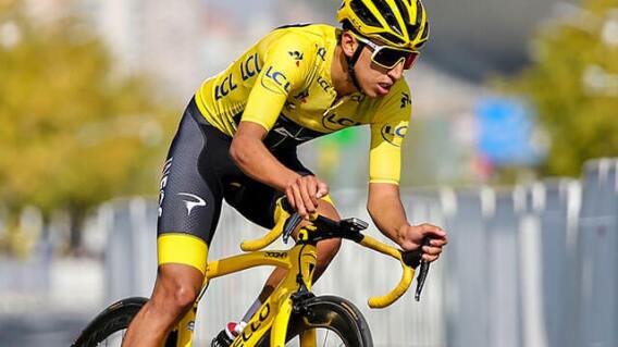 AFP: Egan Bernal luciendo el maillot de campeón del Tour de Francia