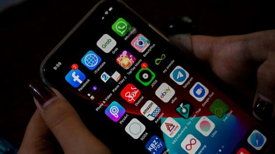 hombre casi mata a su esposa que le encontró mensajes sucios en el celular hombre casi mata a su esposa que le encontró mensajes sucios en el celular