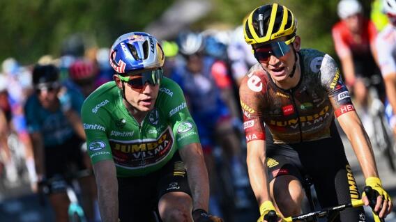 Wout Van Aert y Sepp Kuss, en el Tour de Francia 2022. Wout Van Aert y Sepp Kuss, en el Tour de Francia 2022.