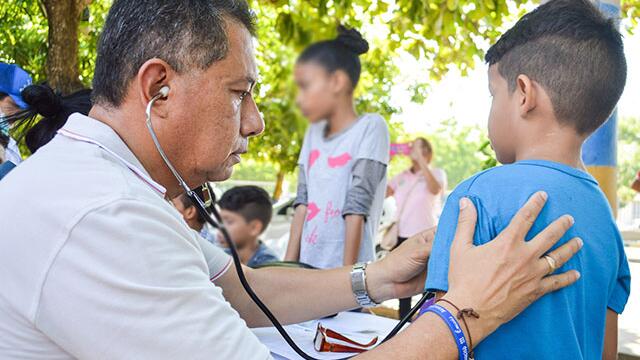 ¿Cumple el sistema de salud colombiano la obligación de atender extranjeros que tengan una urgencia? ¿Cumple el sistema de salud colombiano la obligación de atender extranjeros que tengan una urgencia?