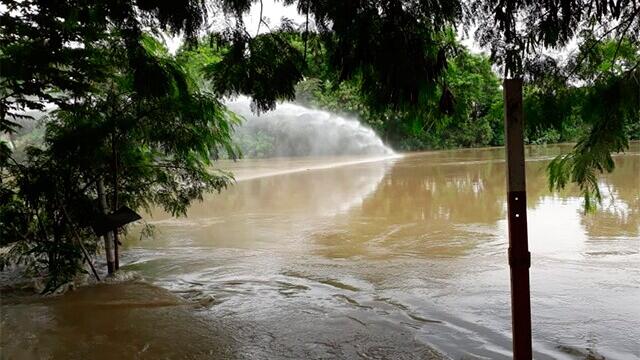 Madre y sus 2 pequeñas hijas cayeron al río Cauca, el padre se salvó en el último instante Madre y sus 2 pequeñas hijas cayeron al río Cauca, el padre se salvó en el último instante