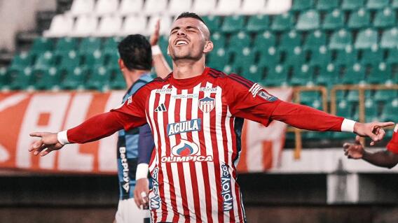 Steven 'Titi' Rodríguez festejando anotación con el Junior de Barranquilla. Steven 'Titi' Rodríguez festejando anotación con el Junior de Barranquilla.