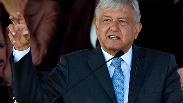 Andrés Manuel López Obrador donó parte de su sueldo 