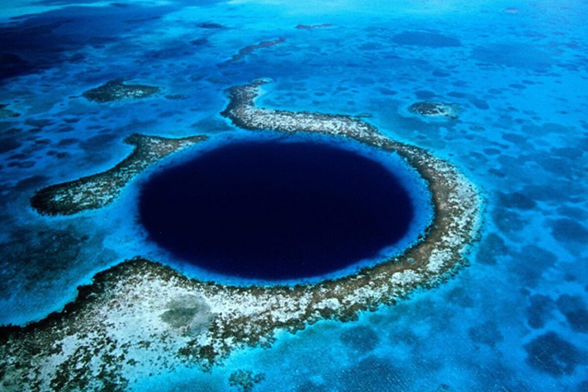 381632_07-great-blue-hole.jpg