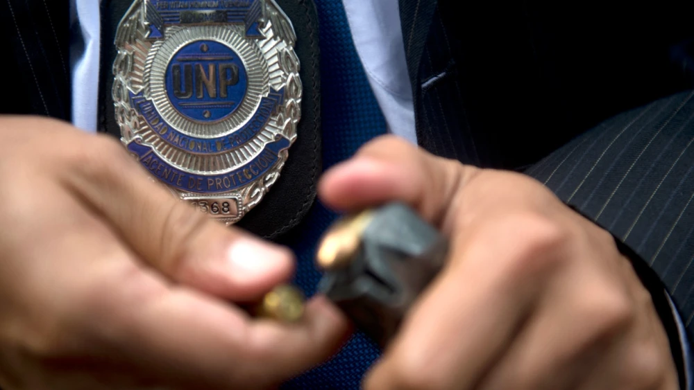 Agente de la Unidad Nacional de Protección (UNP) de Colombia. Agente de la Unidad Nacional de Protección (UNP) de Colombia.