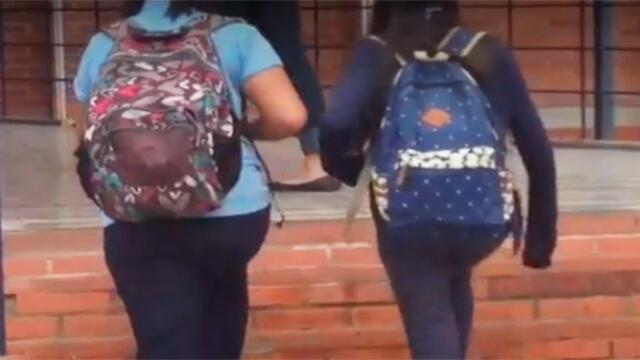 Ordenan reintegrar a dos niñas que fueron expulsadas de colegio por darse un beso en la boca