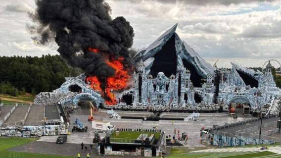 Tomorrowland sufre un incendio en su escenario principal. Tomorrowland sufre un incendio en su escenario principal.