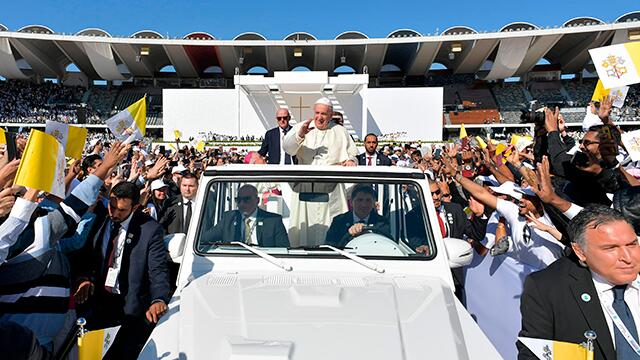 En la cuna del islam, el papa Francisco hizo vibrar a 170 mil fieles católicos