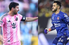 Lionel Messi, figura del Inter Miami, y Camilo Vargas, arquero del Atlas. 