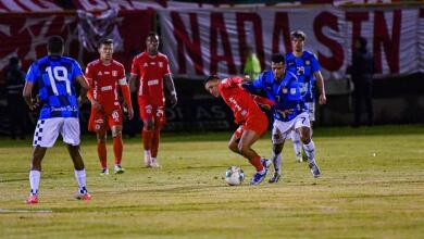 Boyacá Chicó en acción de juego con América en un partido de la Liga BetPlay II-2025.