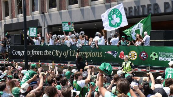 Celebración de Boston Celtics, junto a su afición, tras conseguir el título de la NBA Celebración de Boston Celtics, junto a su afición, tras conseguir el título de la NBA