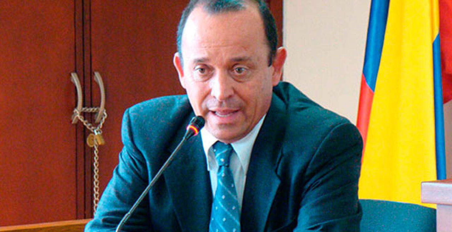 130217_santiago_uribe.jpg