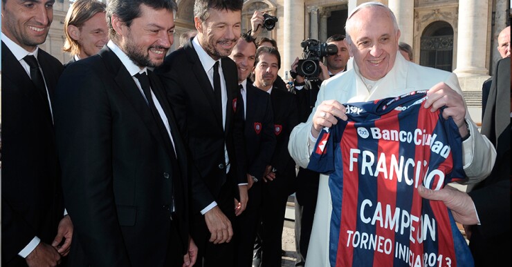 papa_francisco_futbol_ap_2.jpg