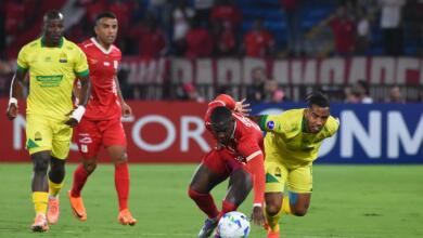 Aldaír Gutiérrez en acción de juego con Bucaramanga frente al América por Copa Sudamericana 2026.