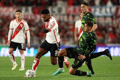 Miguel Ángel Borja en acción de juego contra Sarmiento Miguel Ángel Borja en acción de juego contra Sarmiento