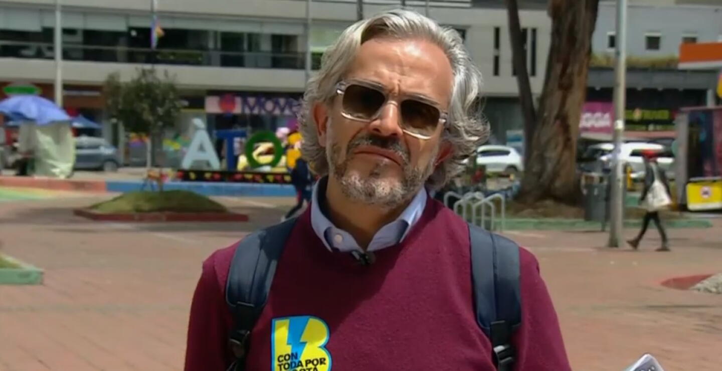 Juan Daniel Oviedo en su campaña a la Alcaldía de Bogotá.
