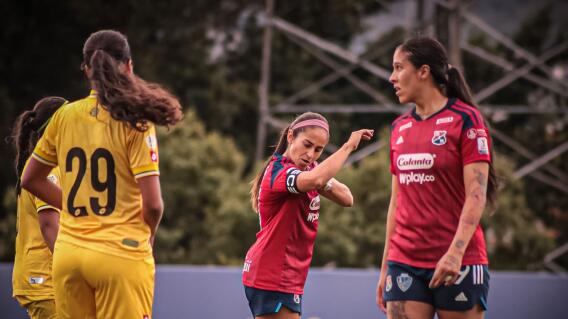 Carolina Arbeláez (cen.), volante y capitana del Medellín femenino. Carolina Arbeláez (cen.), volante y capitana del Medellín femenino.
