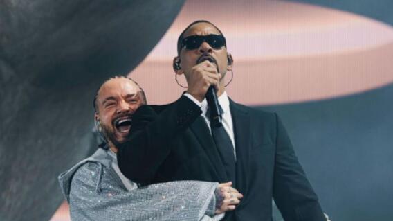 J Balvin y Will Smith cantando juntos en el festival de música de Coachella 2024 J Balvin y Will Smith cantando juntos en el festival de música de Coachella 2024