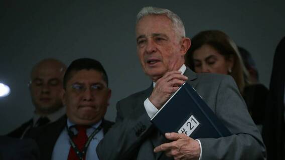 Álvaro Uribe. Álvaro Uribe.