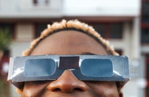 Eclipse solar anular: ¿qué alerta el Icontec sobre venta de gafas no certificadas?
