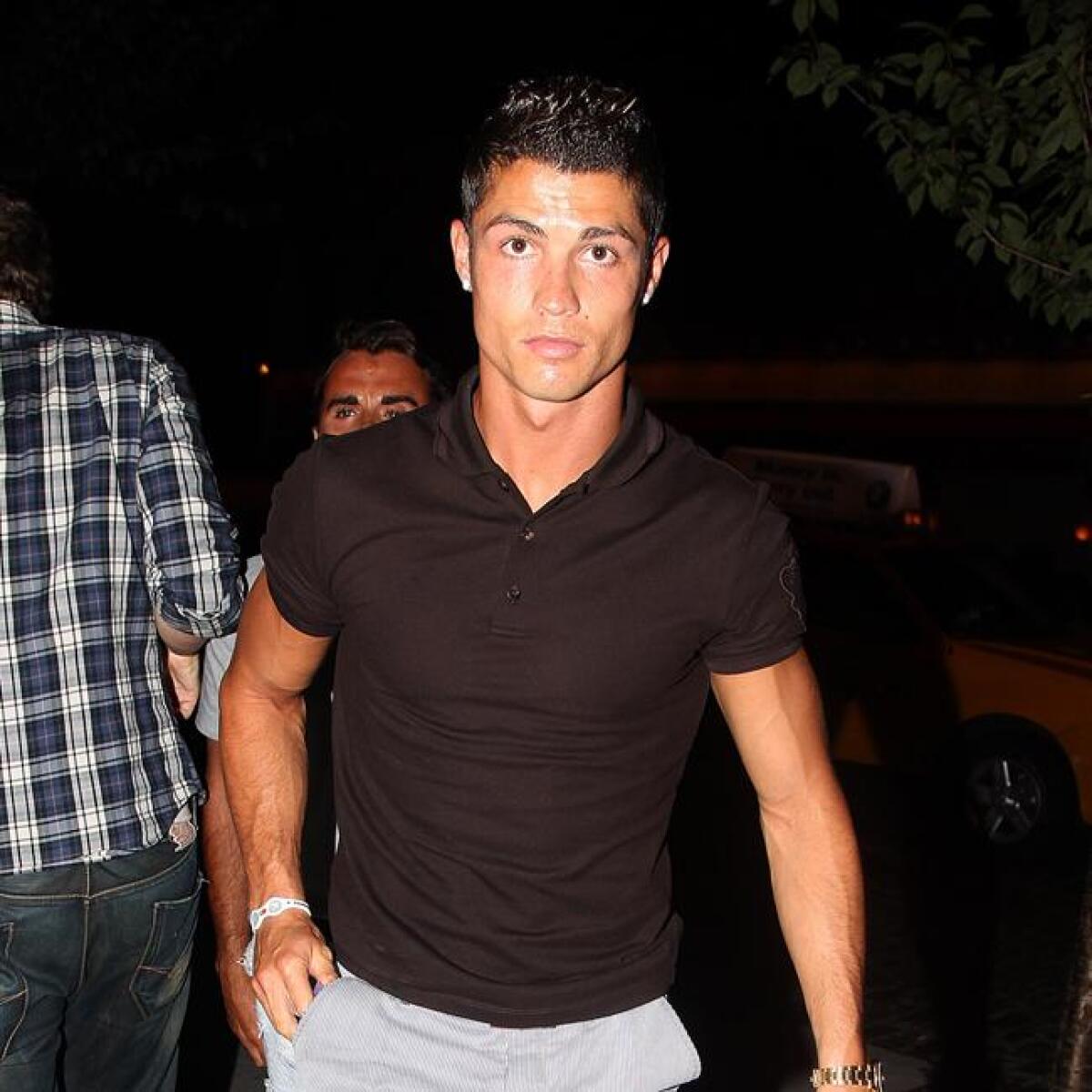 Cristiano Ronaldo lanza su primera colección de camisas Cristiano Ronaldo lanza su primera colección de camisas