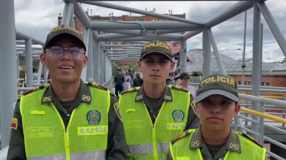 Auxiliares que rescataron a menor en Suba Auxiliares que rescataron a menor en Suba