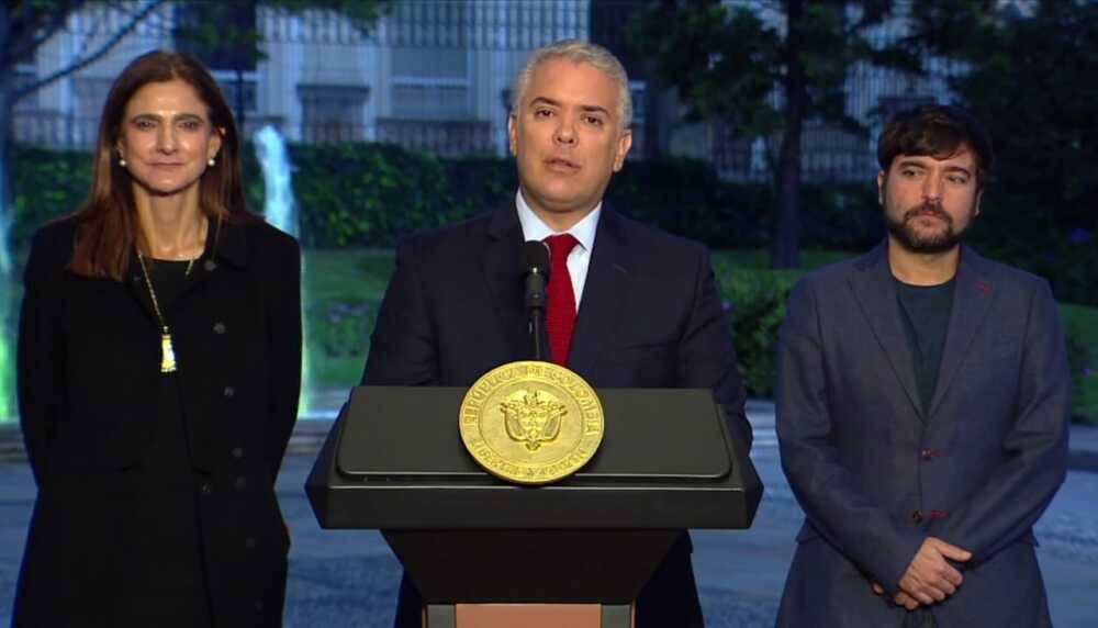 presidente Duque con Puma.jpeg