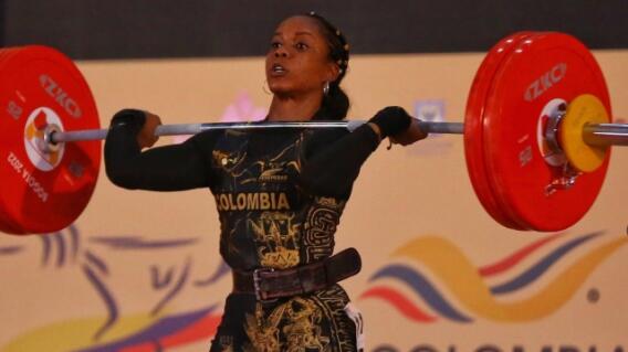 Nathalia Llamosa durante prueba del Campeonato Mundial de Pesas