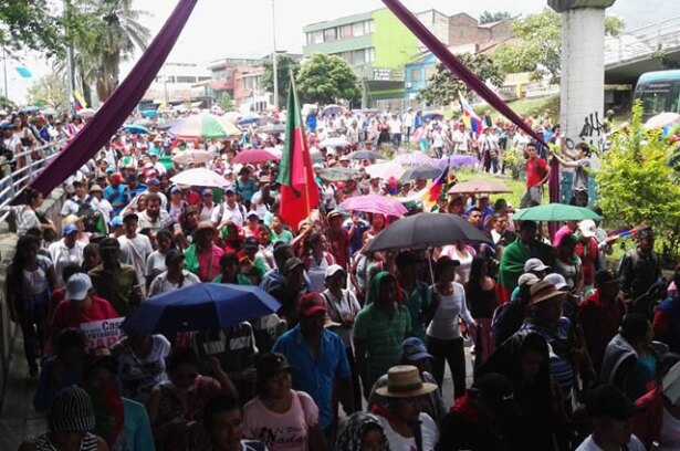 Multitudinaria marcha en Cali en defensa de educación pública y contra