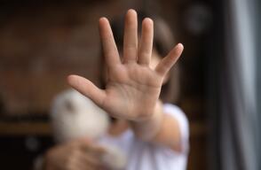 Político polaco impulsa una ley que considera que "golpes que no dejen marcas" son aceptables en los niños Político polaco impulsa una ley que considera que "golpes que no dejen marcas" son aceptables en los niños