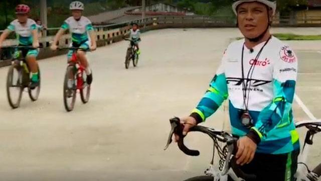 Benur Zapata entrena a niños y jóvenes para que pedaleen hasta alcanzar sus sueños 
