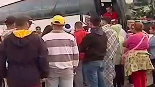 Venezolanos salieron de su país por crisis y ahora están atascados en vía Cali-Popayán por bloqueo