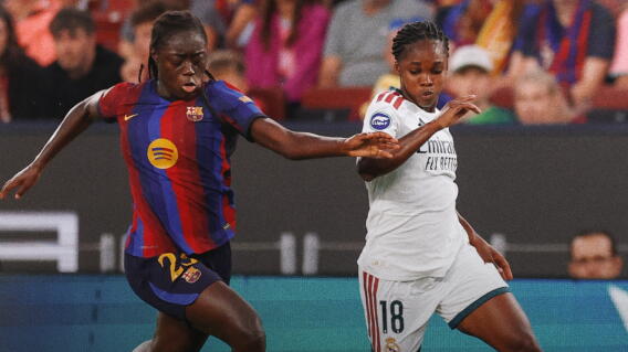 Linda Caicedo en Barcelona vs. Real Madrid en clásico por Liga F en el Camp Nou.