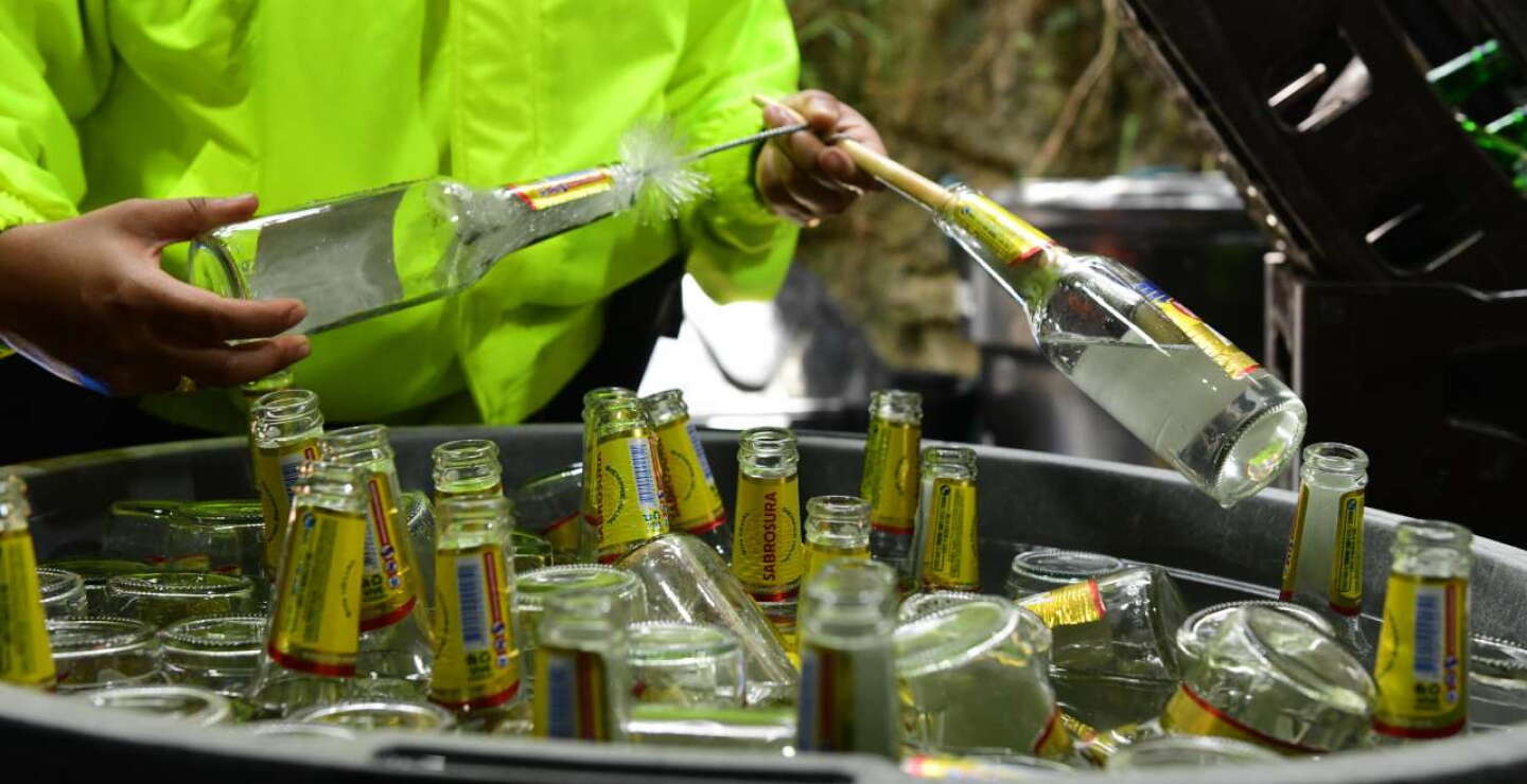 Incautan licor adulterado que iba a venderse en la Feria de las Flores: así cayó red criminal