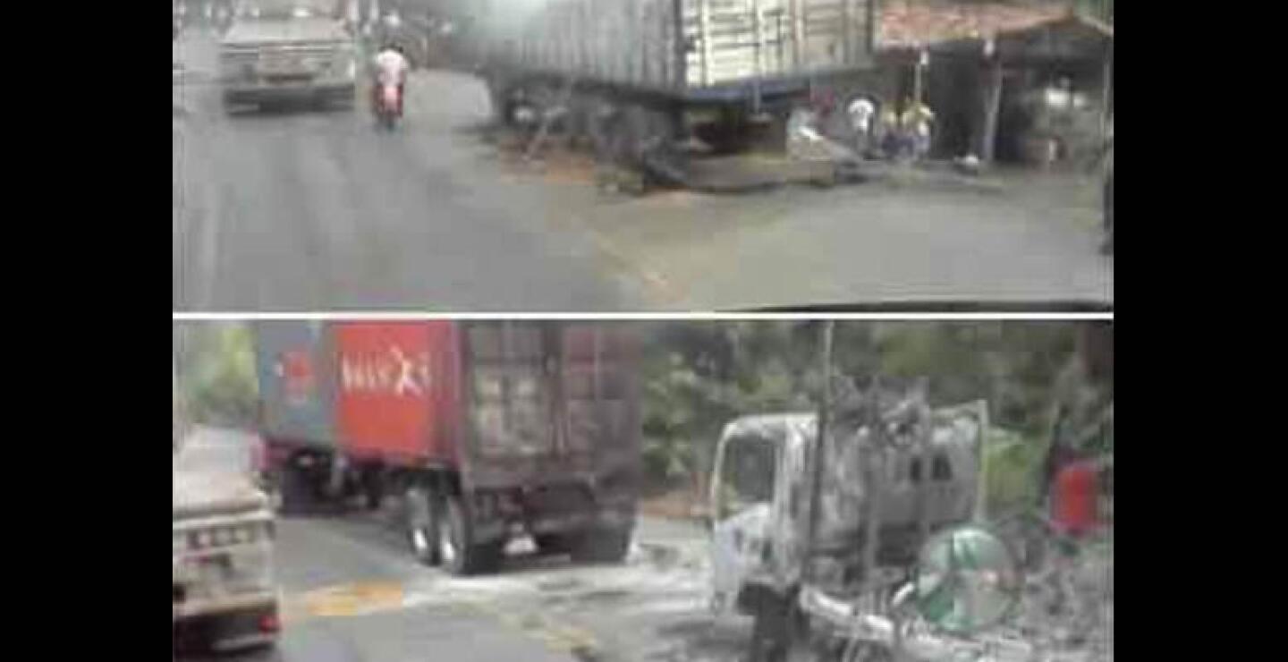 Vehículos quemados en Tarazá, Antioquia