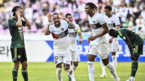 Neymar y un festejo de gol del PSG contra Jeonbuk, en duelo de preparación este jueves. Neymar y un festejo de gol del PSG contra Jeonbuk, en duelo de preparación este jueves.