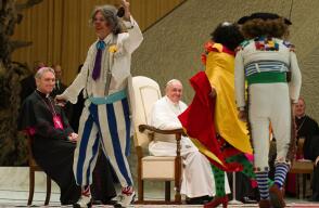 Los artistas pertenecen al Golden Circus de Italia.