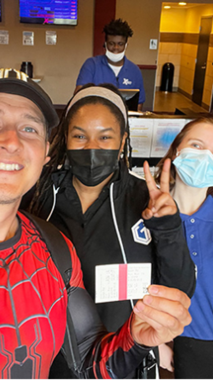 Hombre logró un nuevo récord mundial al ver más de 200 veces ‘Spider-Man: no way home’