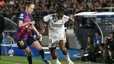Linda Caicedo en acción de juego con Real Madrid frente a Barcelona en juego de Champions League femenina.