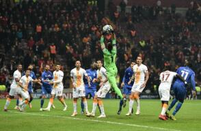293468_portiogalatasay_111218_afp_e.jpg