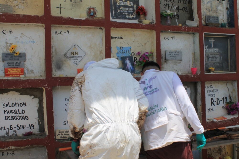 busqueda de falsos positivos y desaparecidos en el cementerio de puerto berrio (2).jpeg